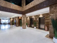 Alqasr Altahaliyh Hotels near جامع الشيخ عايض أبو داسر