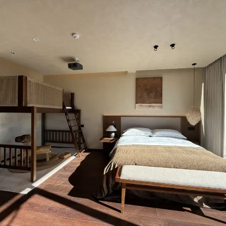 Cloudrest Moon Cliff Lodge