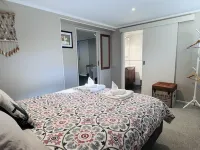 Large 1Br Suite and Private Lounge - parking