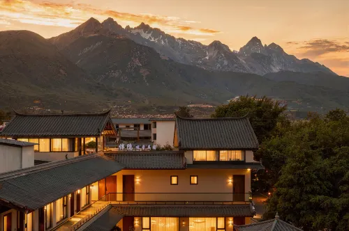 Accompanied by hidden snow and mountain views, a beautiful overnight stay