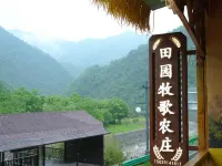 Yingpan Pastoral Serenade Farm Stay Hotels in Zhashui