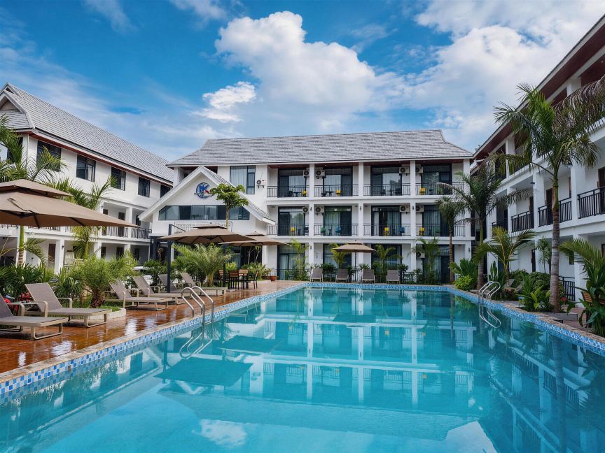 NAMKHAN SCENIC HOTEL (Free pick-up by pre-booking | Shuttle to Night Market & Royal Palace)