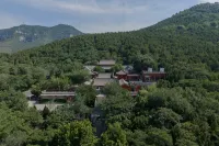 Atour Hotel Jinan Qianfoshan on Jingshi Road - Mountain view