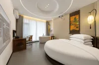 Floral · Gratitude Mountain Lodge · Luxury Wilderness Resort Hotel - 주차장