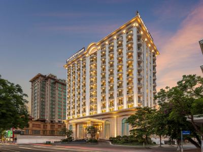 Grand Royal Riverside Hue, Fusion Collection