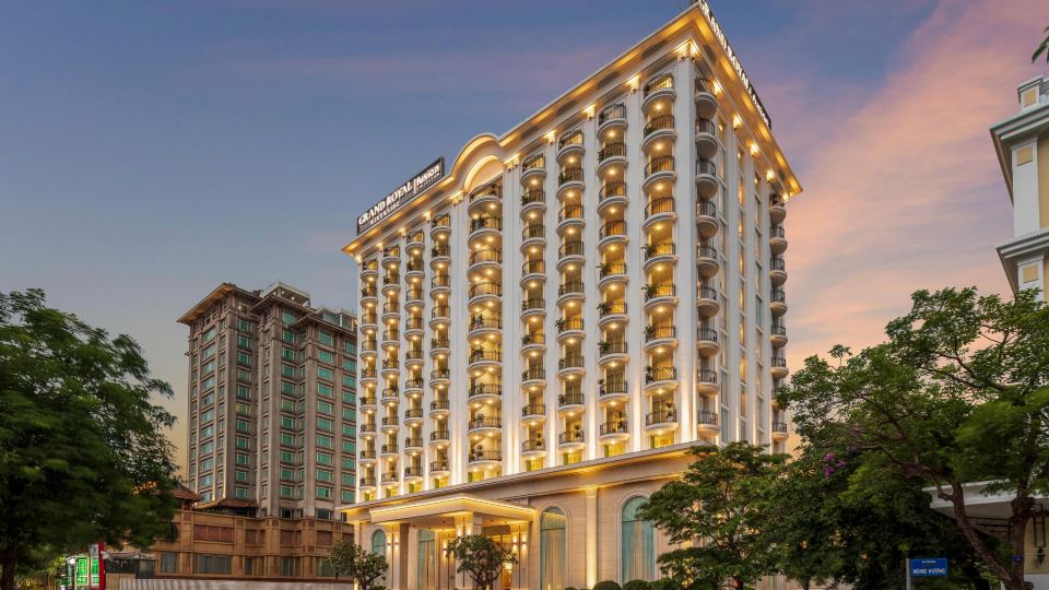 Grand Royal Riverside Hue, Fusion Collection