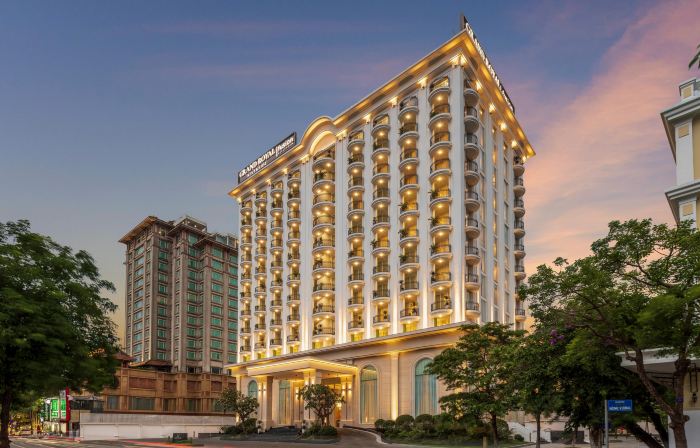 Grand Royal Riverside Hue, Fusion Collection