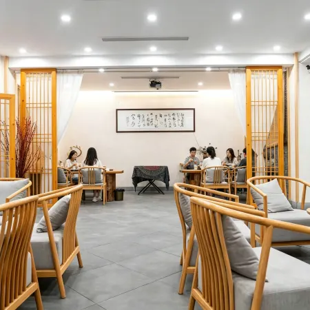 Dust and Hustle Weiyuan Designer Zen Homestay (Chongzhou Jiezi Ancient Town Branch)