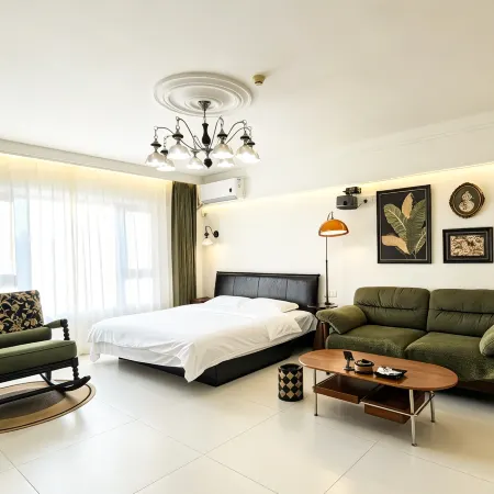 Qimu Audio and Video Host Apartment