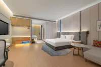 Holiday Inn Express Dujiangyan CTC by IHG - parking