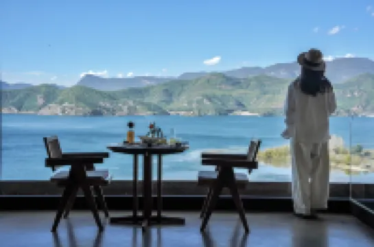 Lugu Lake Cheman Ruyingsong Mid-Levels Hotel