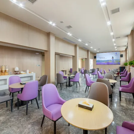 Lavande Hotel (Shaoyang High-Speed Railway Station Weiyuan Square Branch)