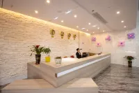 Zhaoping Hualton Hotel