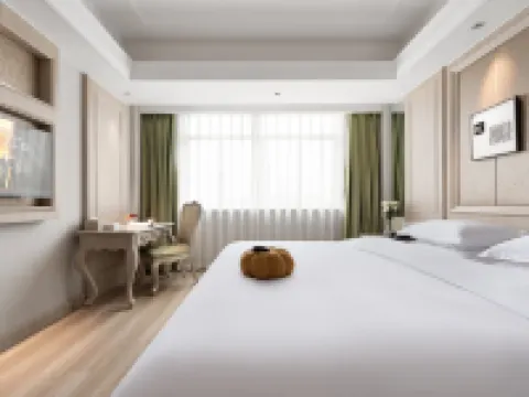Four Seasons Fashion Hotel (Yongkang South Railway Station Xijinqiao Pedestrian Street) Hotels in Yongkang