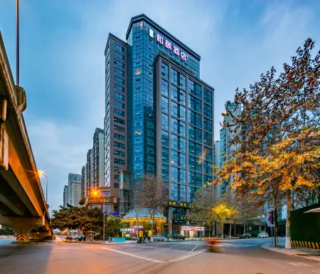Yitel Zhige Hotel (Chengdu  Jinsha Cultural Palace Subway Station) Отели рядом с достопримечательностью «Сычуаньский Университет педагогического Экспериментального Иностранного Языка (Западный Ка»