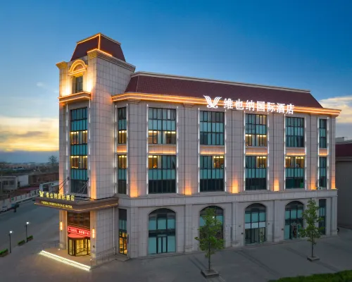 Vienna International Hotel Hotels near Jinwan Square