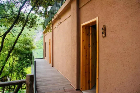 Lishui to Fengyajuju Отели рядом с достопримечательностью «Zhashui Karst Cave»