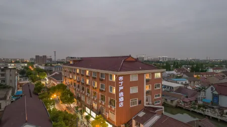 Pod Choice Hotel (Shanghai Fengxian Jinhui Business Plaza) Отели рядом с достопримечательностью «Auxiliary Wharf of Shuitou International Rock City»