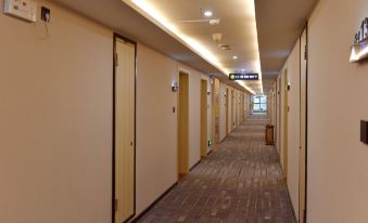 GreenTree Inn Business Hotel (Xi'an Big Wild Goose Pagoda Datang Night City Branch)