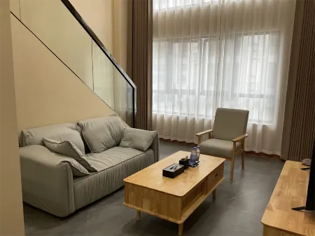 30 Degree North Latitude Homestay (Enshi Cultural Plaza Airport) Отели рядом с достопримечательностью «Hubei Enshi College»