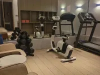 World Hotel (Jinan CBD Dingjiazhuang Subway Station) Hotels near Li Cheng