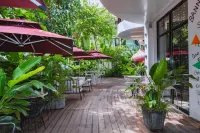 JOY LUCK PINEAPPLE RESORT HOTEL Hotels near Jinghong Passenger Bus Station