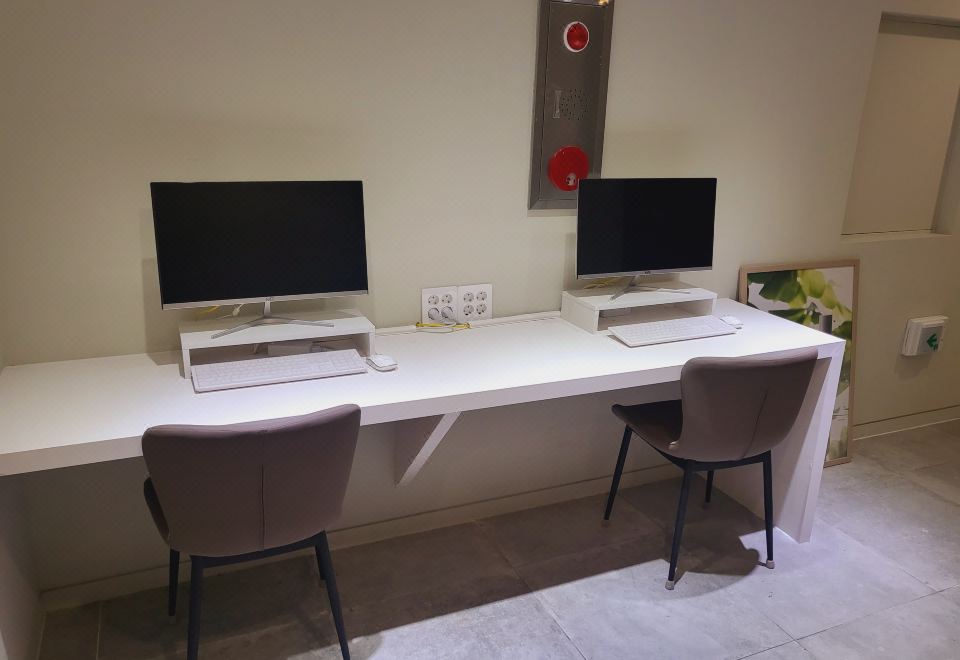 호텔 라자비의 모던한 객실 인테리어