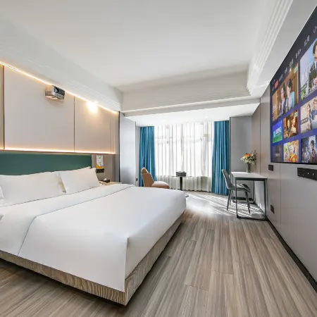 Longyan Star Intelligent Projection Hotel (Wanbao Plaza)
