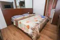 RedLiving Apartemen Green Lake View Ciputat - Juragan Rooms Tower B with Fast Wifi Hotels in Ciputat