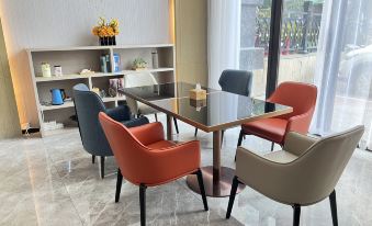 Echarm Hotel (Ezhou Yinhai Longcheng)