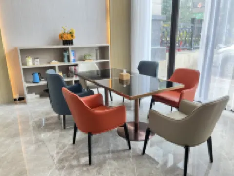 Echarm Hotel (Ezhou Yinhai Longcheng)