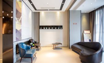 huobao Esports Hotel (Shanghai Fengxian Jinhui Commercial Plaza)