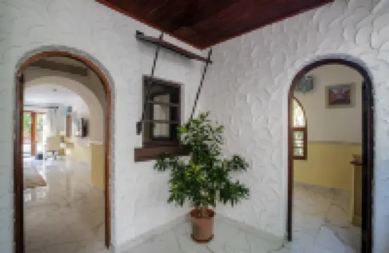 Blossom Hill Sanya · Yuehai Hotel