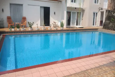 Aryani Suites Syariah Hotels in Cipayung