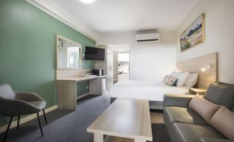 Nightcap at Roxby Downs