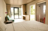 Halo Retreat Hotels in Cao Phong District
