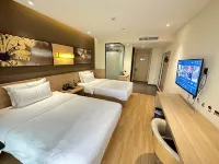 IU Hotel (Guiyang Guan Shanhu District Olympic Sports Center Xingzhu Road Subway Station Branch)