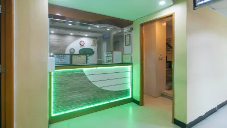 RedDoorz @ Ranchotel Alabang Отели в г. Мунтинлупа