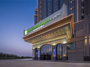 Holiday Inn Express Turpan (Meishingtiancheng Food Street Branch)