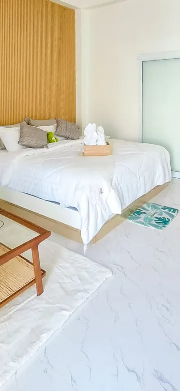 ห้องจูเนียร์สวีทพร้อมวิวสระว่ายน้ำ