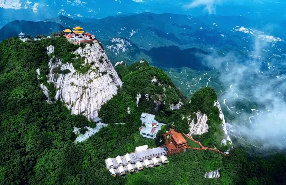 五朵山雲上山居酒店