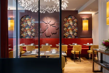 Hotel Mayflower Paris Opera Отели рядом с достопримечательностью «Мулен Руж»