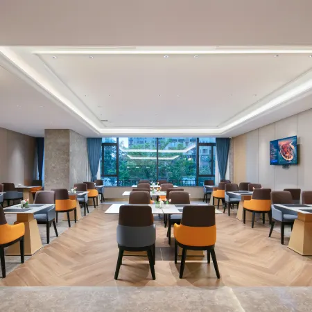 Vienna International Hotel · Yi Yang City University Branch