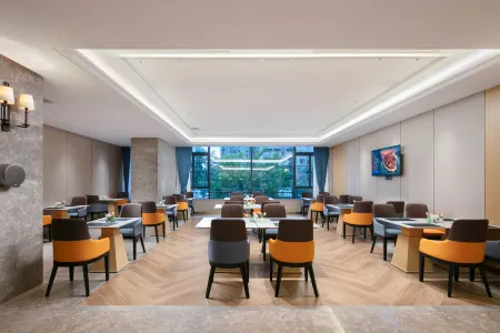 Vienna International Hotel (Yiyang Urban Academy) Отели в г. Иян