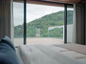 Pure Cloud Hotel