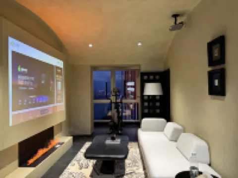 One Corner Pool Hotel