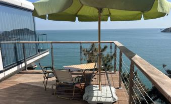 Banyuewan No. 6 Cliff Capsule Homestay