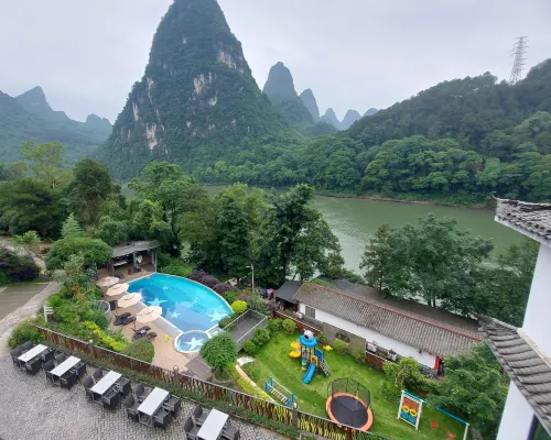 Yangshuo Li river resort Hotels near Yellow Cloth Reflection