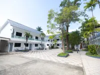 The Coconut Nanai Resort Phuket Hoteles cerca de Playa Freedom