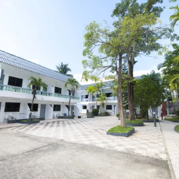 The Coconut Nanai Resort Phuket Отели рядом с достопримечательностью «Нанай-роуд»
